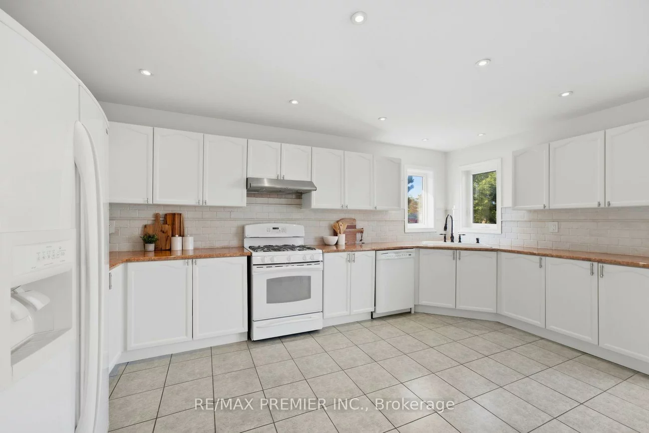 9, Sant Farm, Bolton East, Caledon