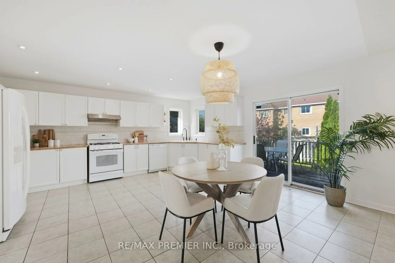 9, Sant Farm, Bolton East, Caledon