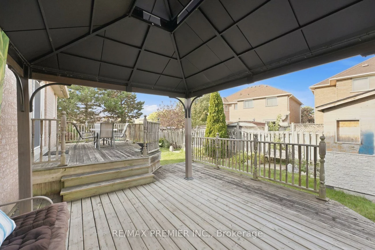 9, Sant Farm, Bolton East, Caledon