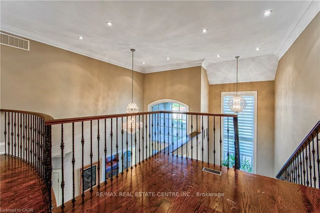 330, Macdonald, Inglewood, Caledon