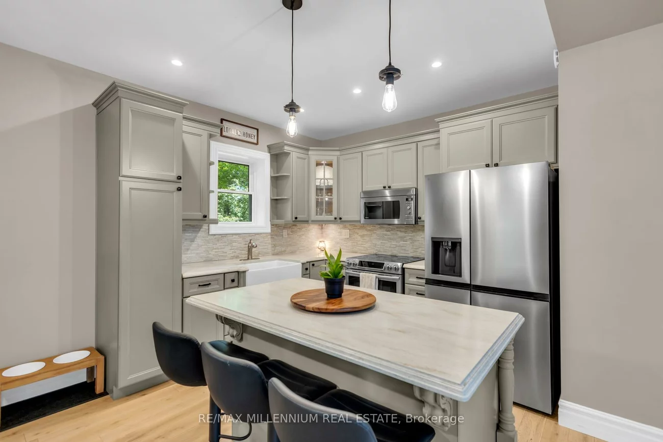 1537, Queen, Alton, Caledon