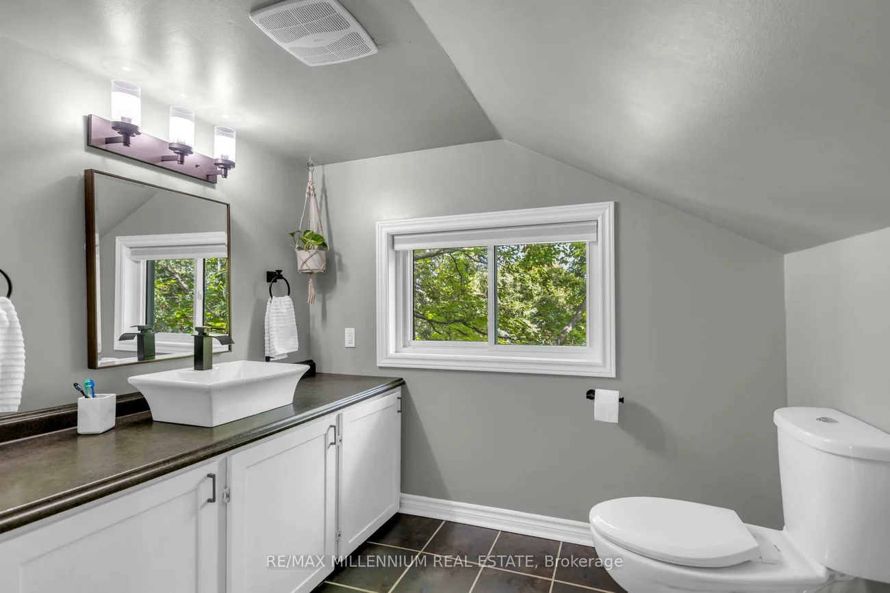 1537, Queen, Alton, Caledon