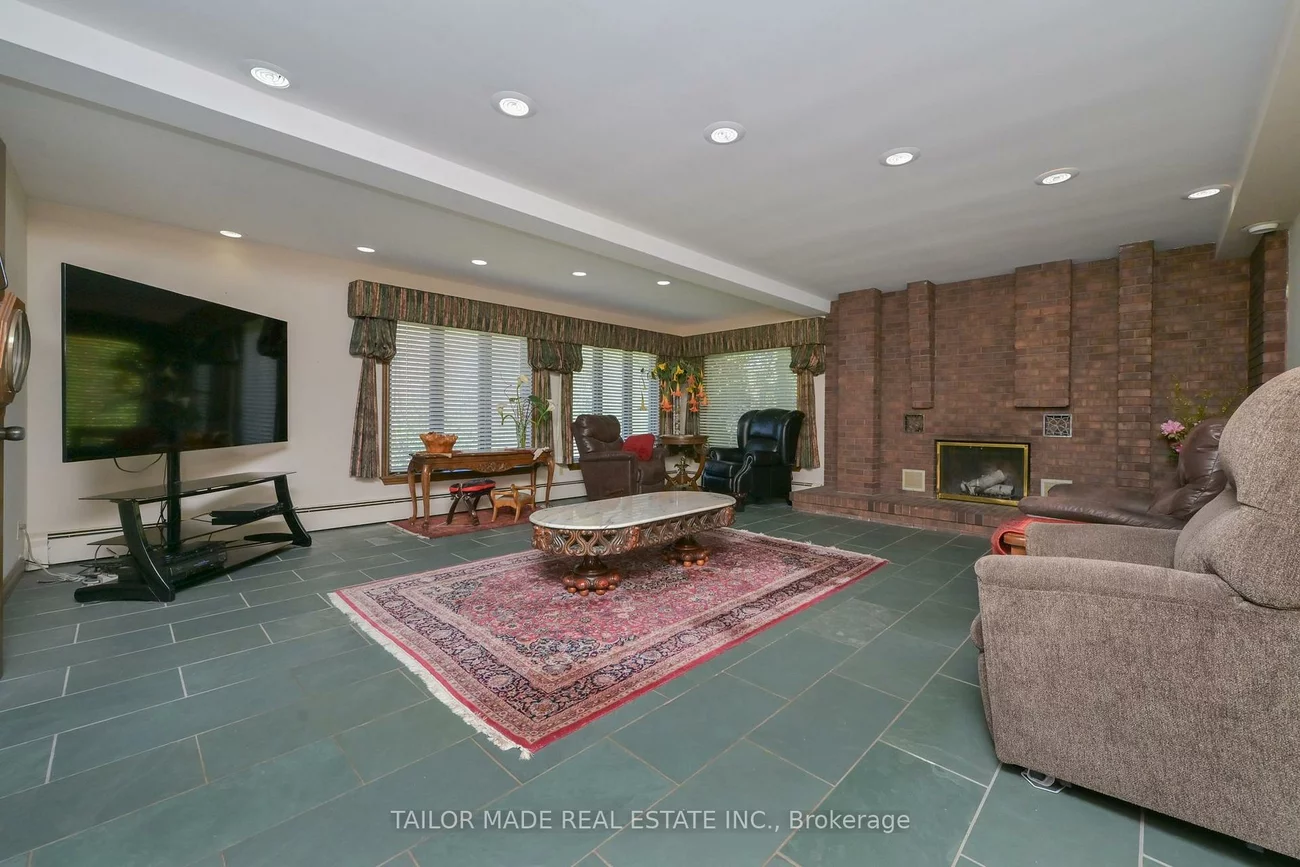 40, Walton, Palgrave, Caledon