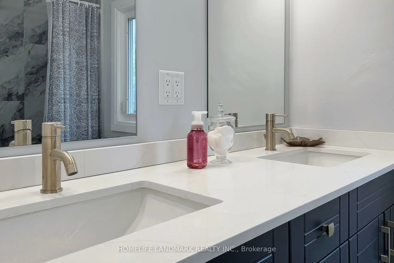 1661, Mount Albert, Sharon, East Gwillimbury