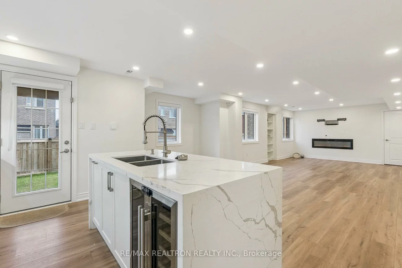 38, Balsdon (Lower Level), Queensville, East Gwillimbury