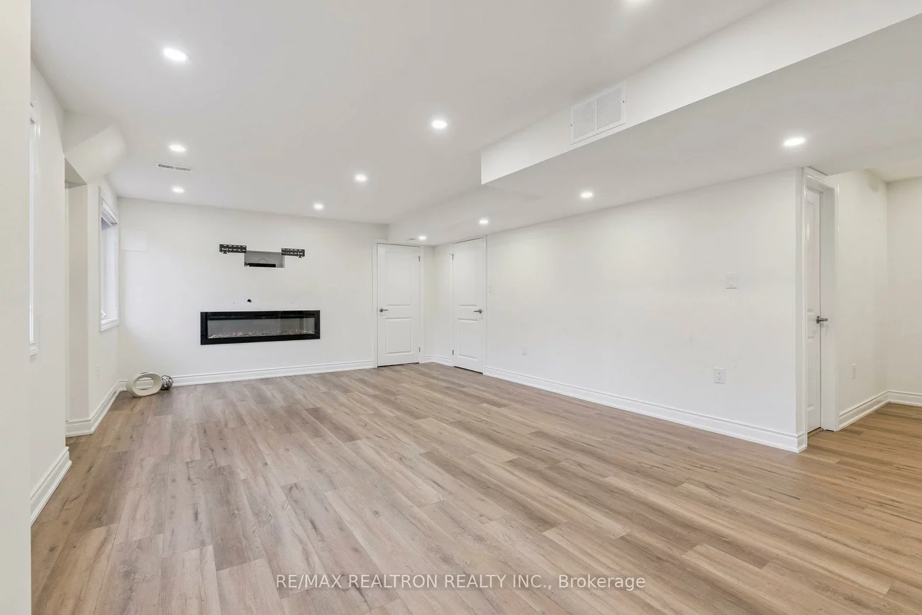 38, Balsdon (Lower Level), Queensville, East Gwillimbury