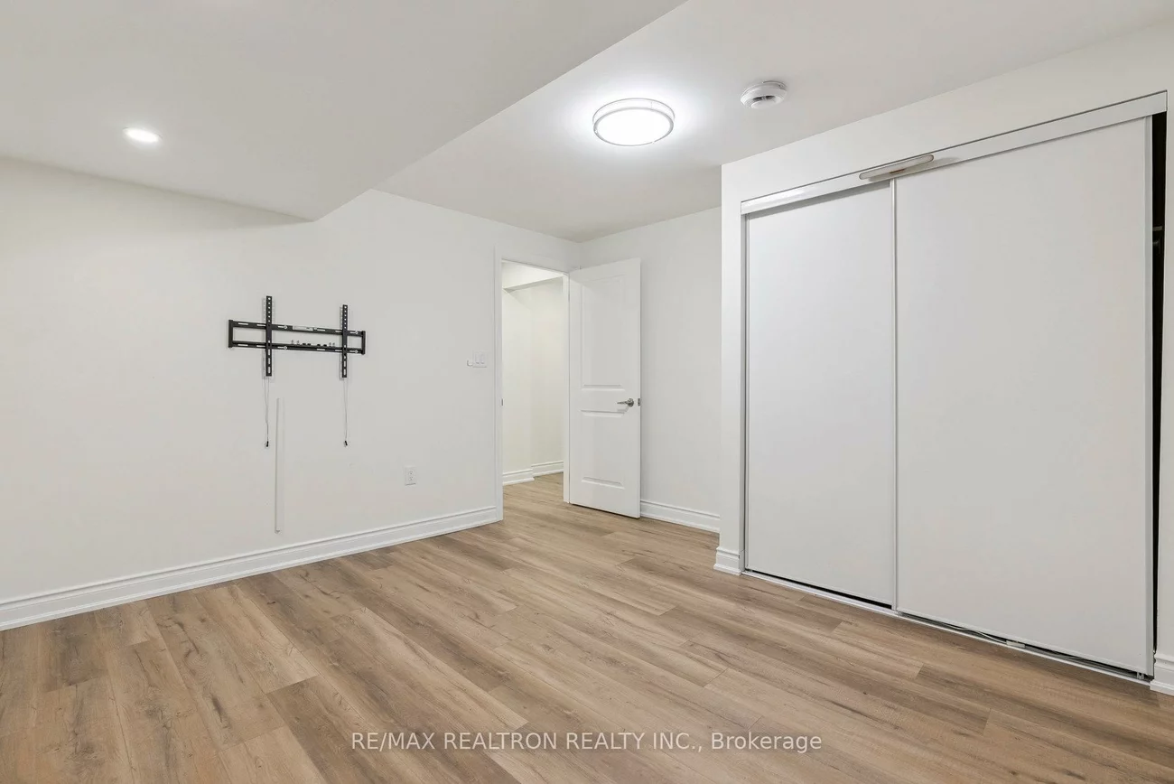 38, Balsdon (Lower Level), Queensville, East Gwillimbury