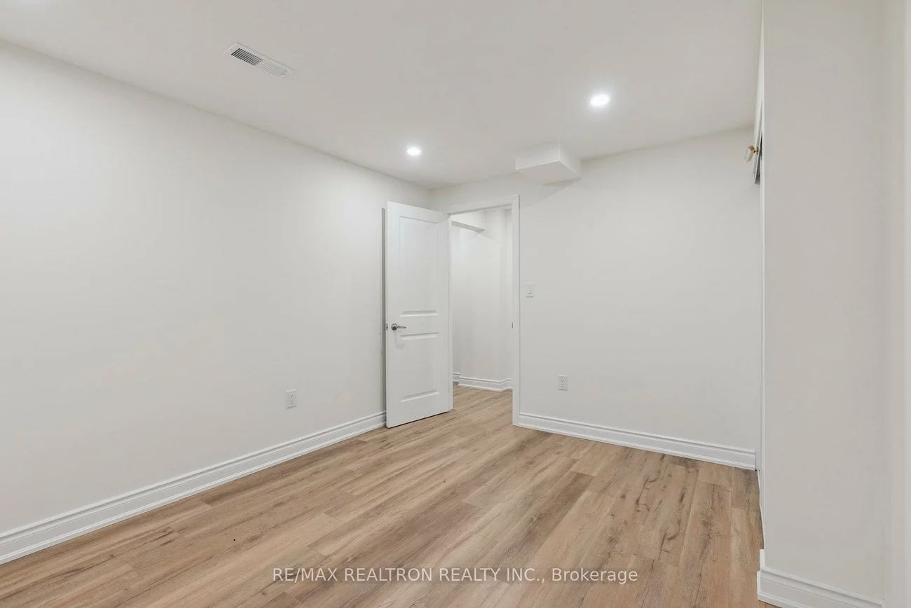 38, Balsdon (Lower Level), Queensville, East Gwillimbury