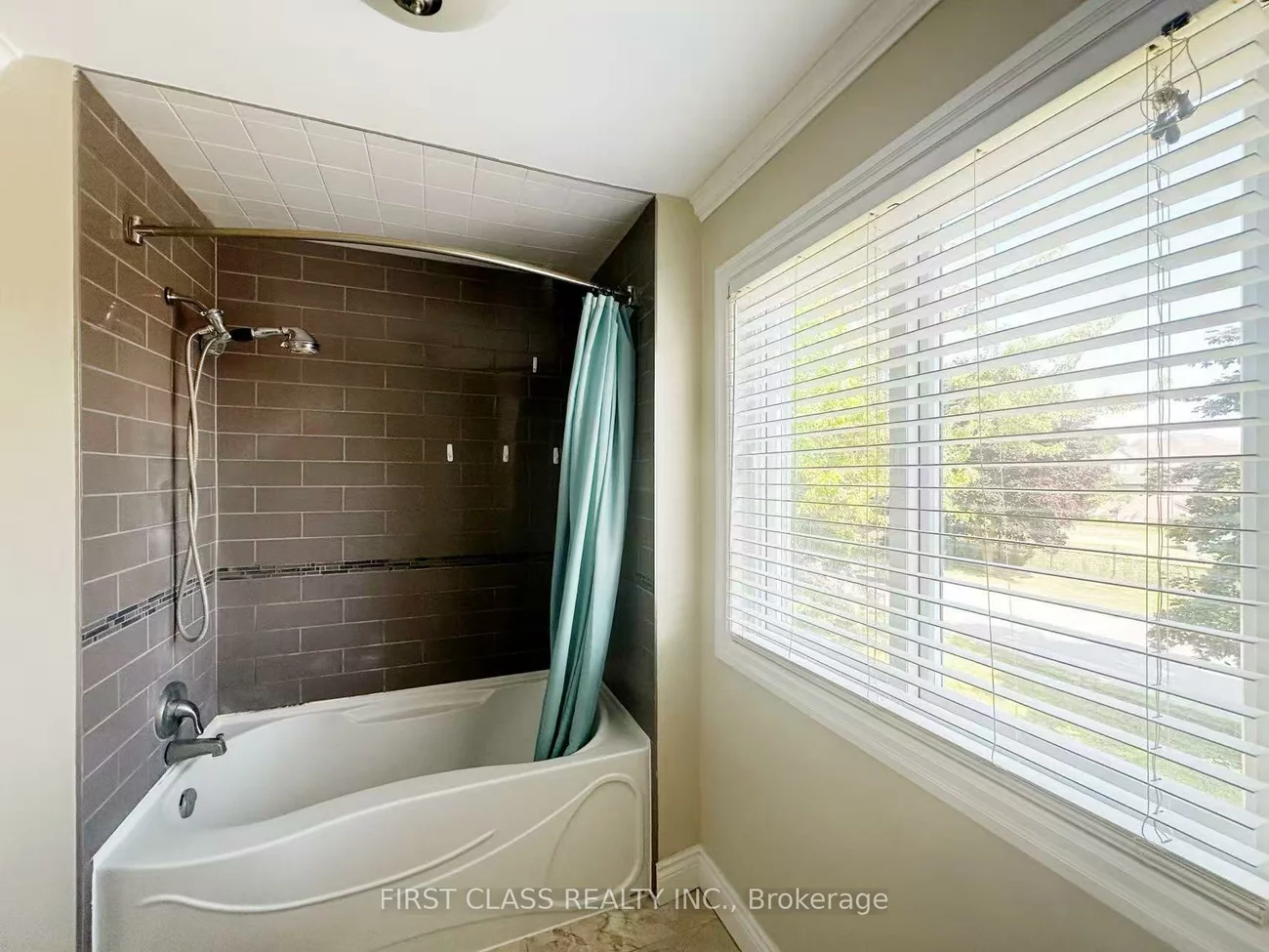 3, Veronica, Sharon, East Gwillimbury