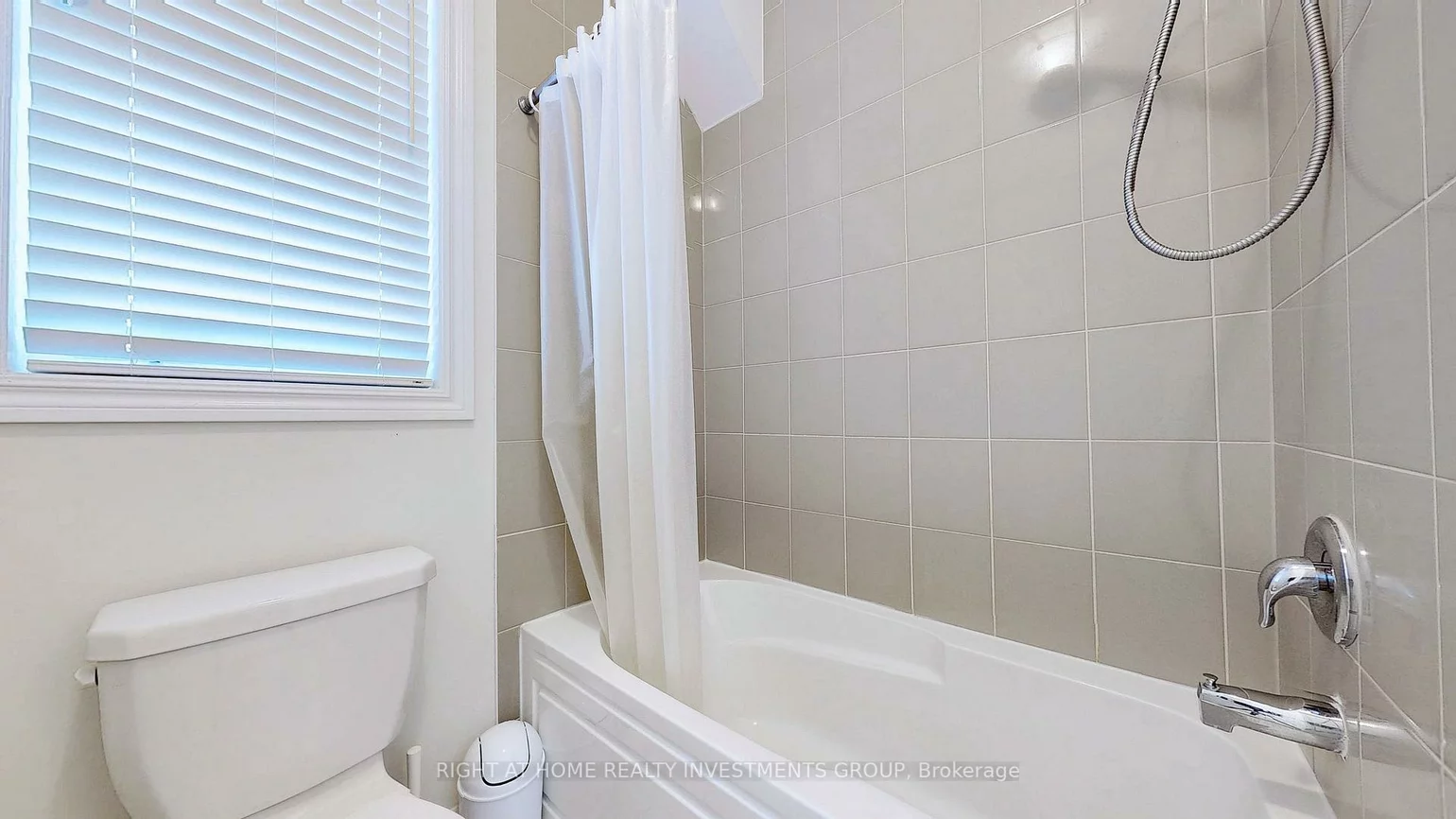 3, Leaden Hall, Queensville, East Gwillimbury