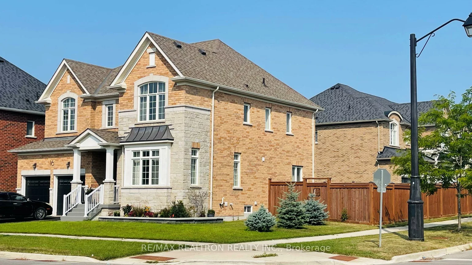16, Vivian creek, Mt Albert, East Gwillimbury