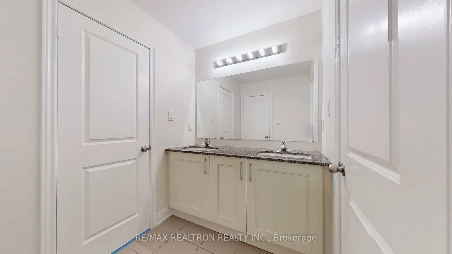 16, Vivian creek, Mt Albert, East Gwillimbury