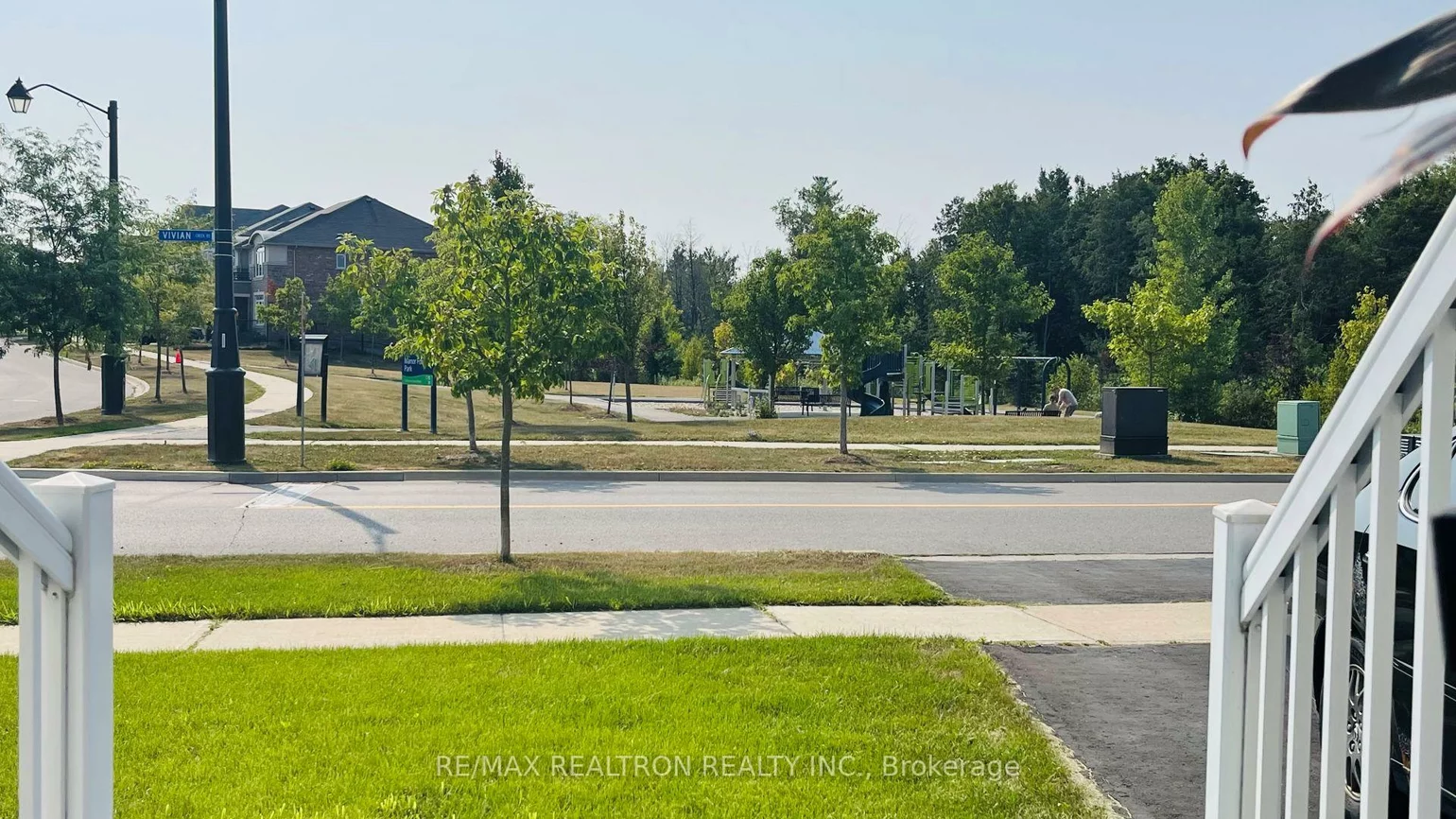 16, Vivian creek, Mt Albert, East Gwillimbury