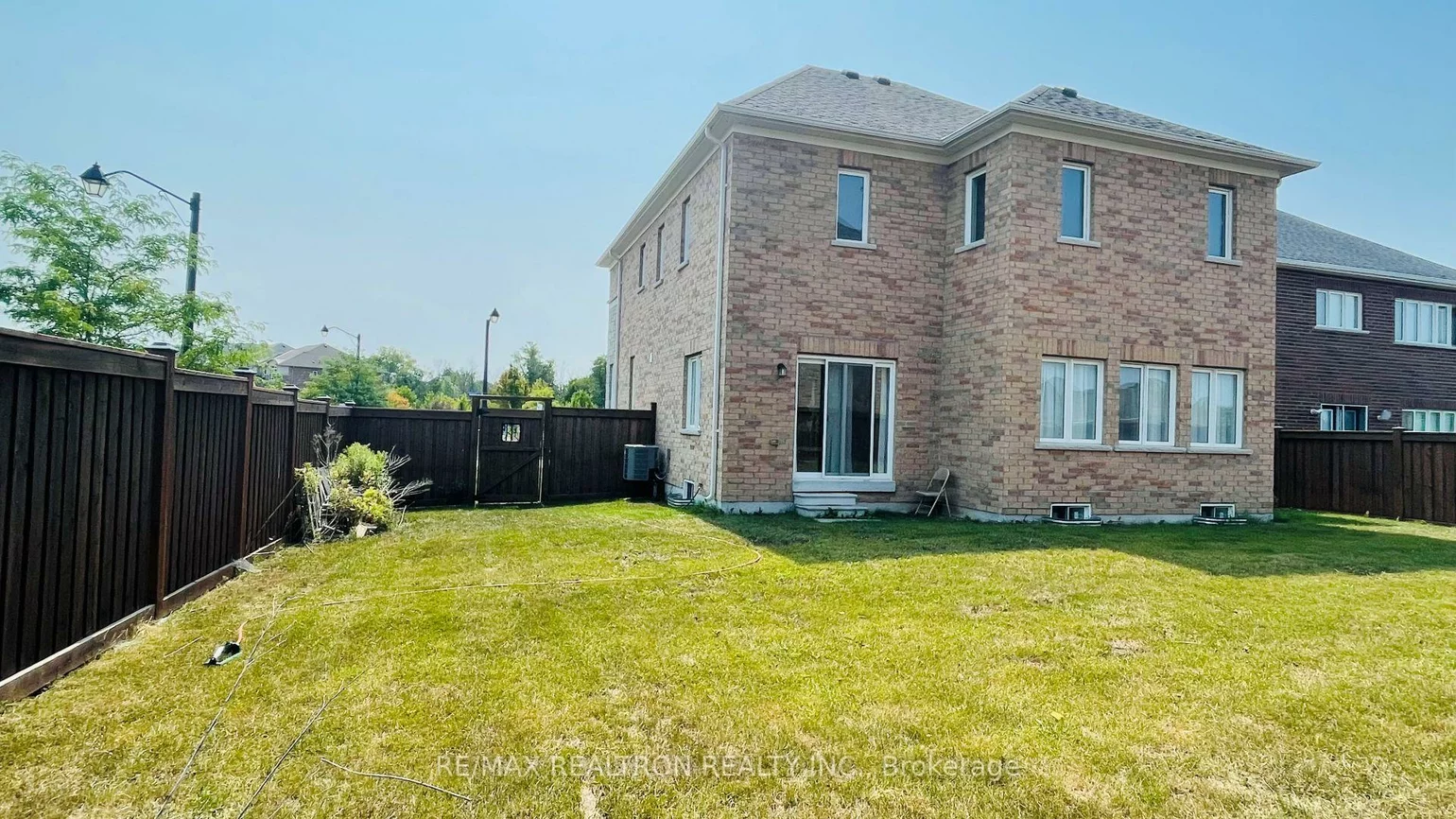 16, Vivian creek, Mt Albert, East Gwillimbury