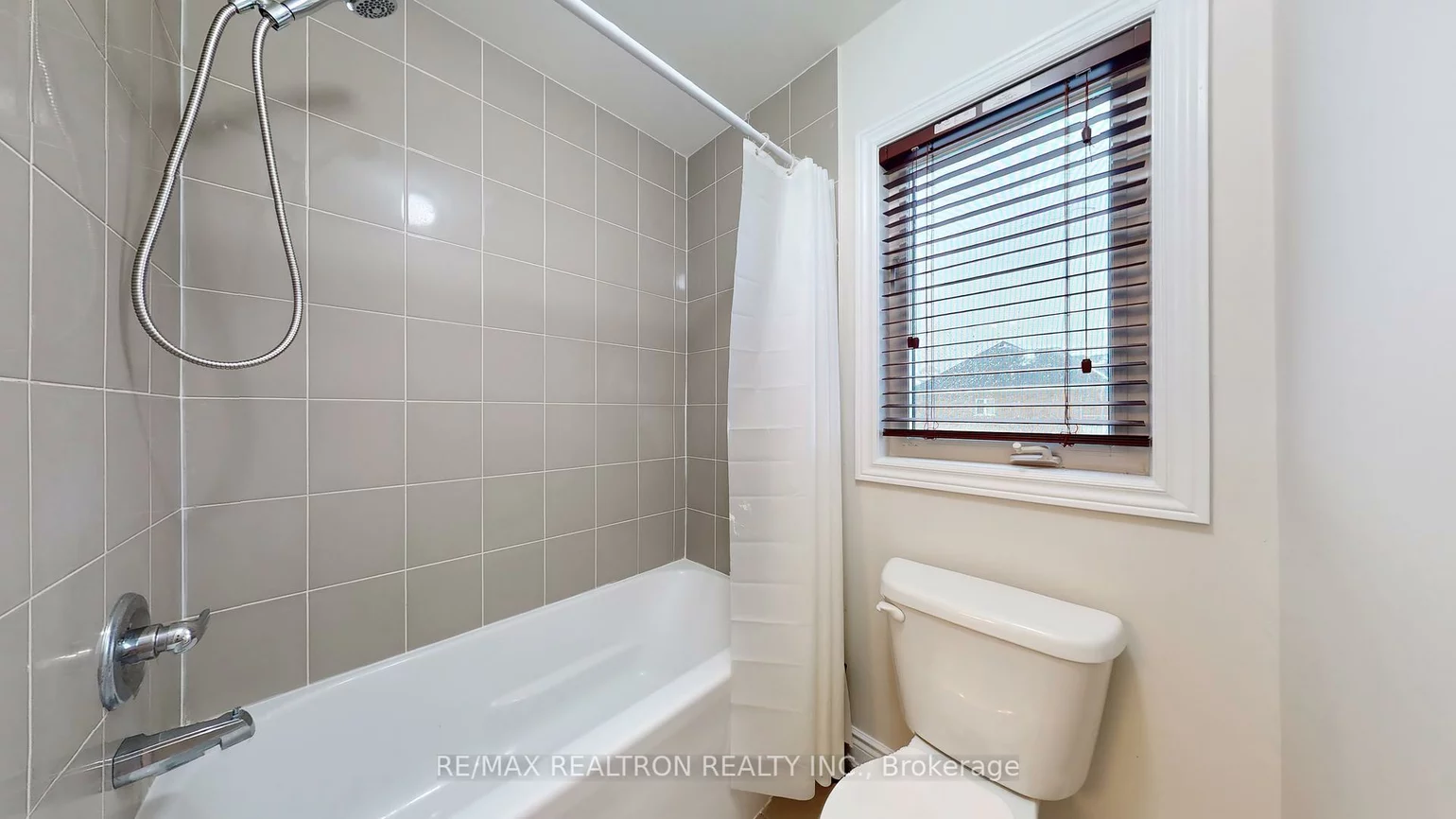 16, Vivian creek, Mt Albert, East Gwillimbury