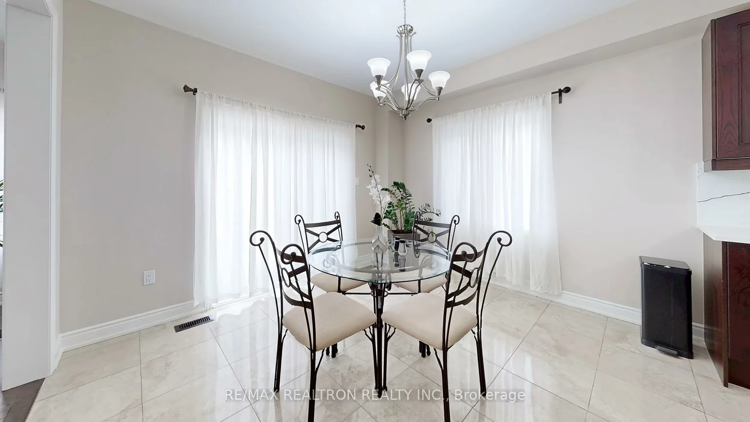 16, Vivian creek, Mt Albert, East Gwillimbury