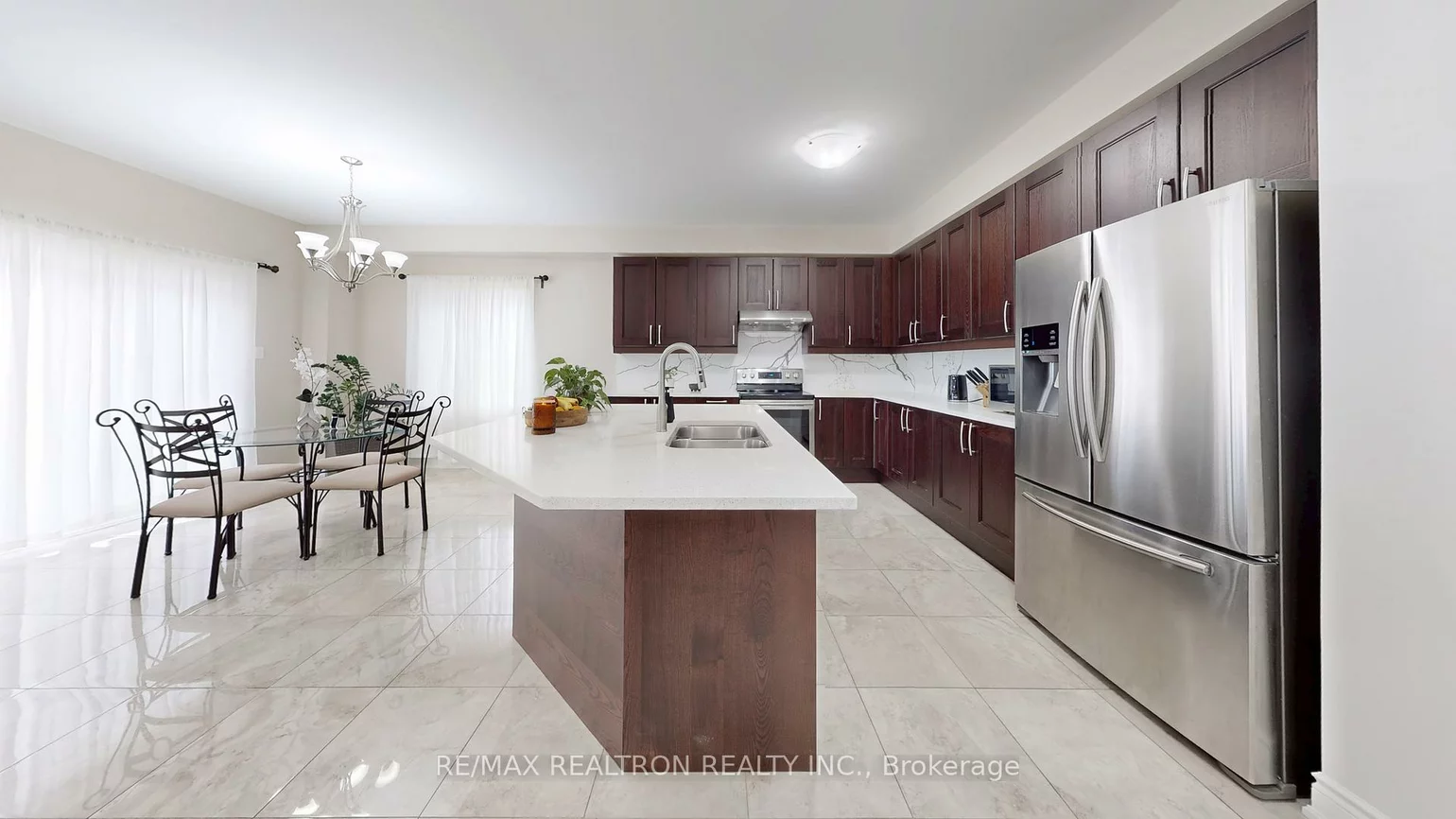 16, Vivian creek, Mt Albert, East Gwillimbury