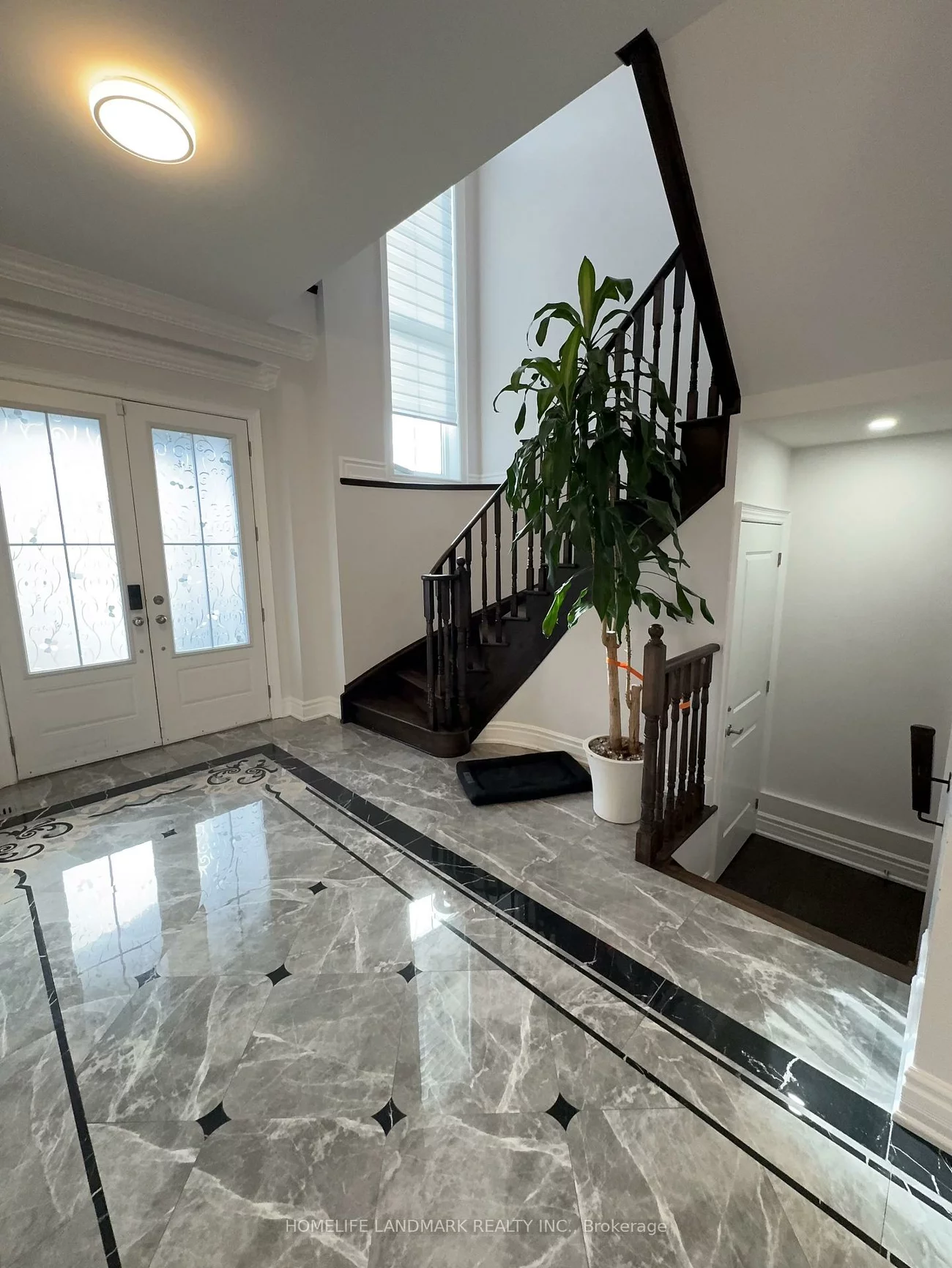 34, Manor Hampton, Sharon, East Gwillimbury