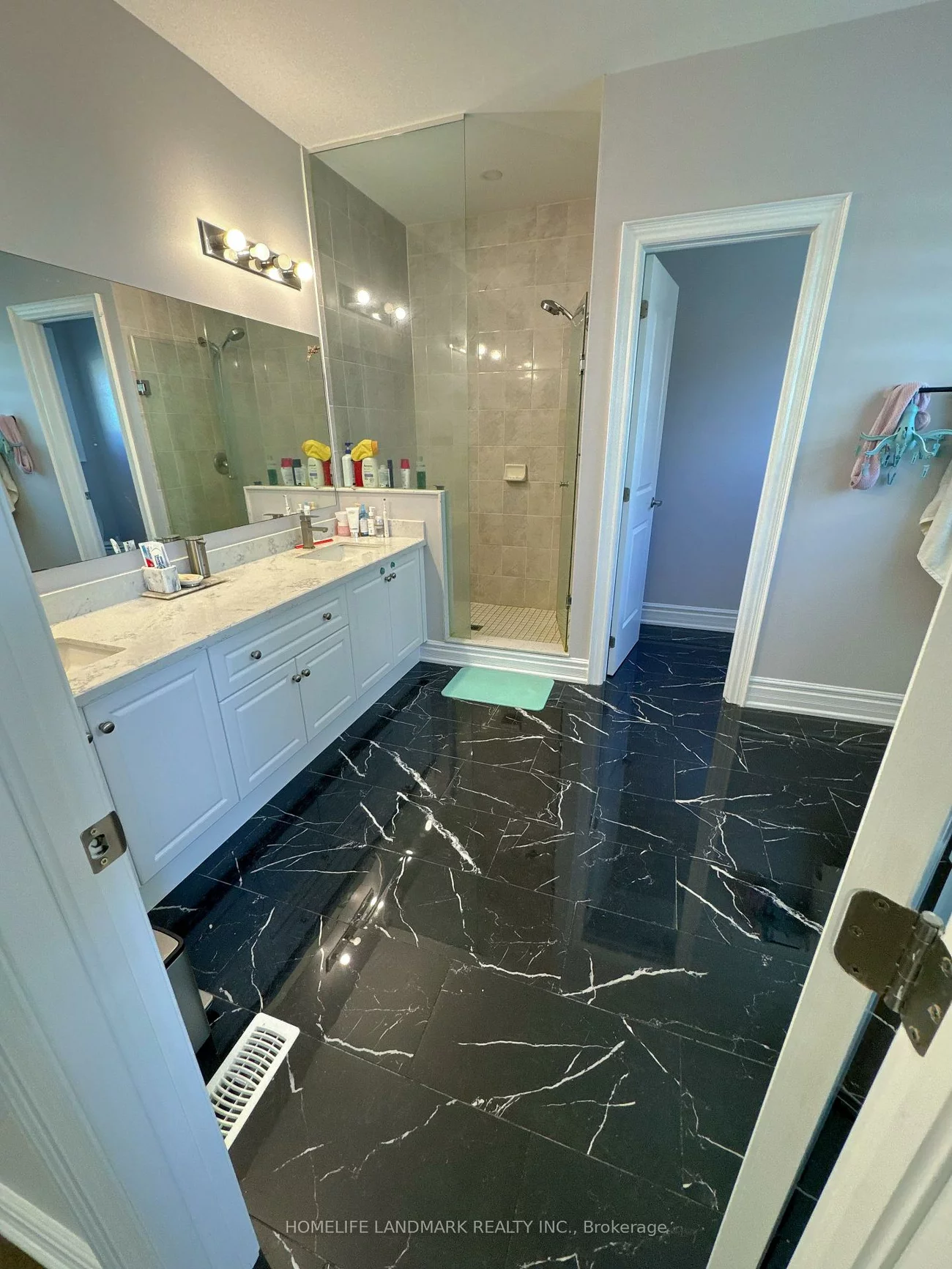 34, Manor Hampton, Sharon, East Gwillimbury