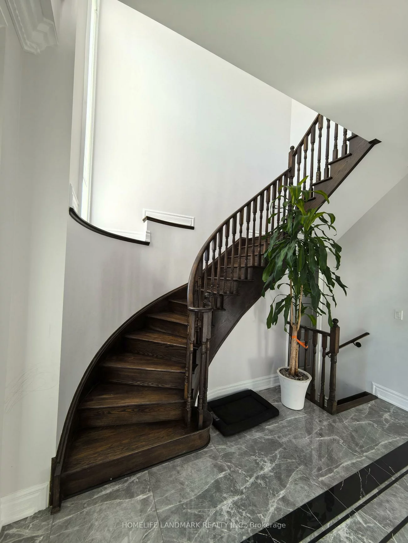 34, Manor Hampton, Sharon, East Gwillimbury