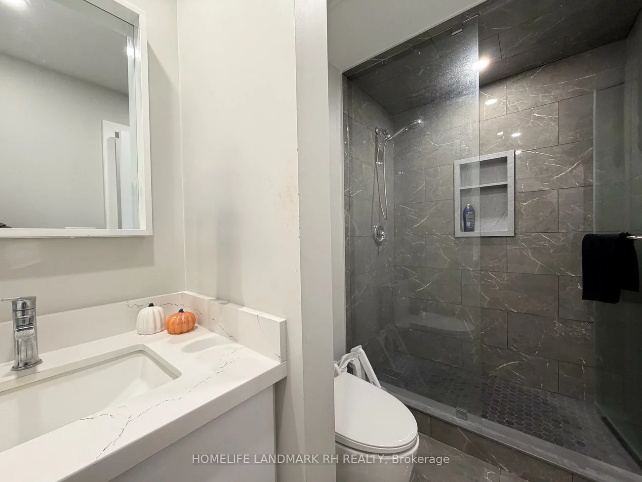 25, Clara May, Sharon, East Gwillimbury