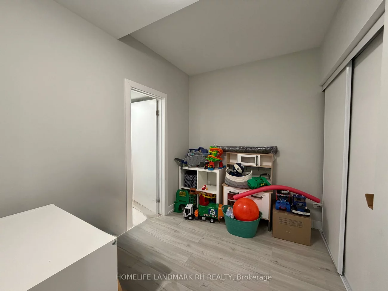 25, Clara May, Sharon, East Gwillimbury