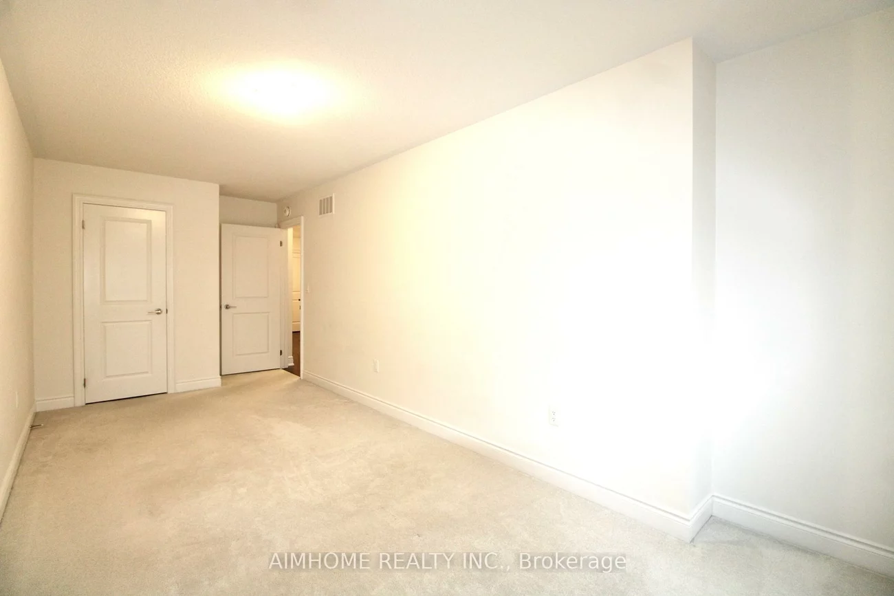 3, Terrain, Holland Landing, East Gwillimbury