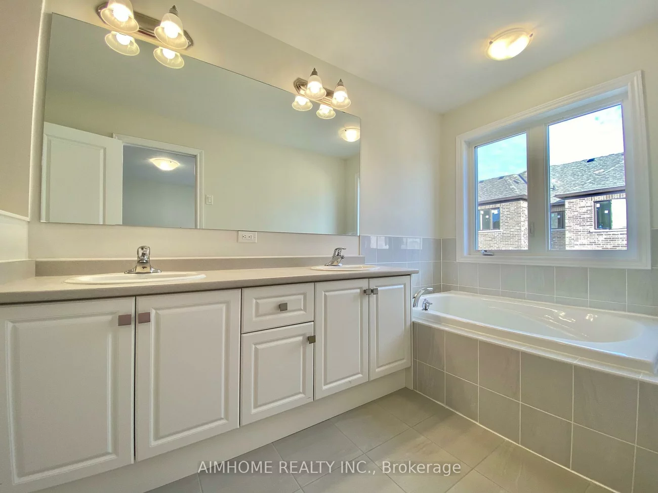 21, Viola St., Sharon, East Gwillimbury