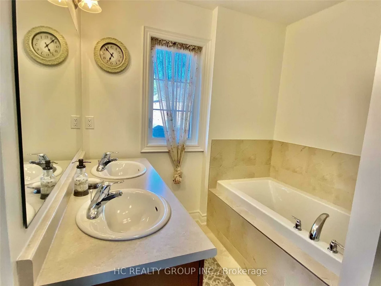 33, Carratuck, Sharon, East Gwillimbury