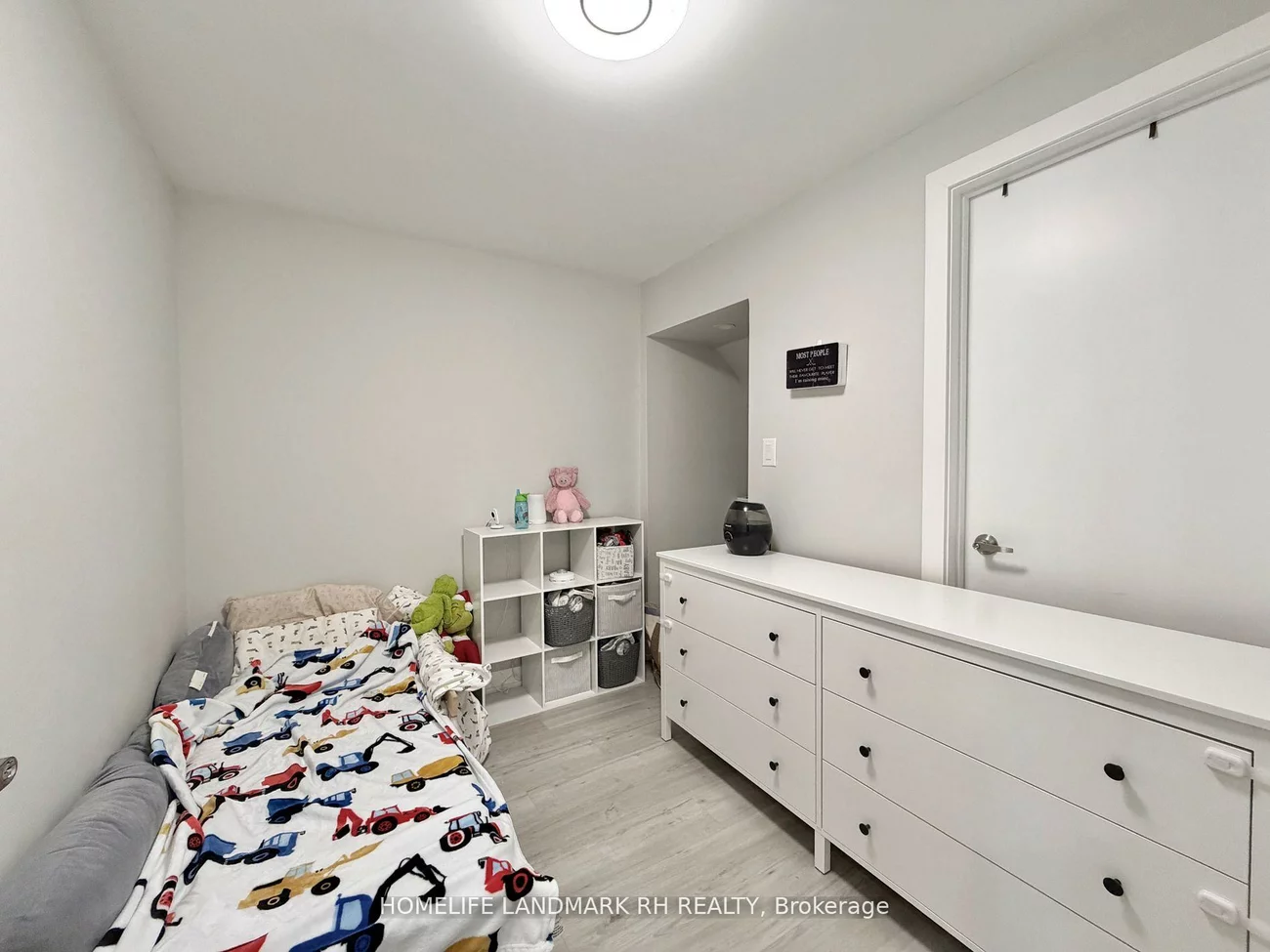 25, Clara May, Sharon, East Gwillimbury