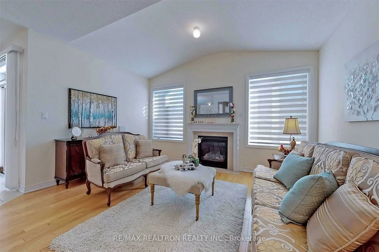 72, Falconridge, Sharon, East Gwillimbury