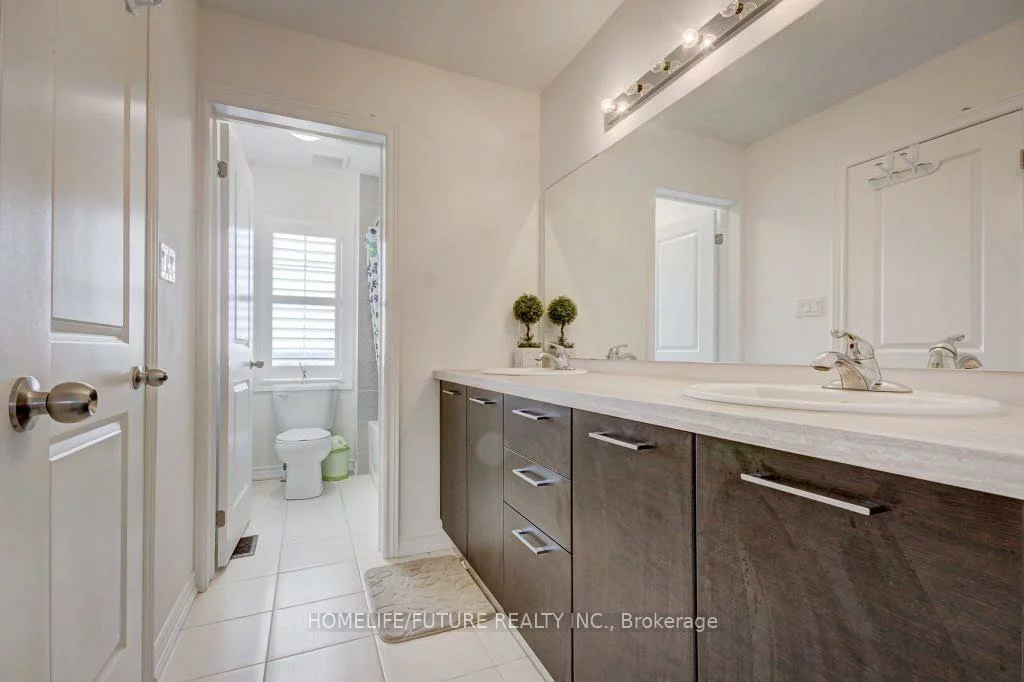 58, Ridge Gate, Mt Albert, East Gwillimbury