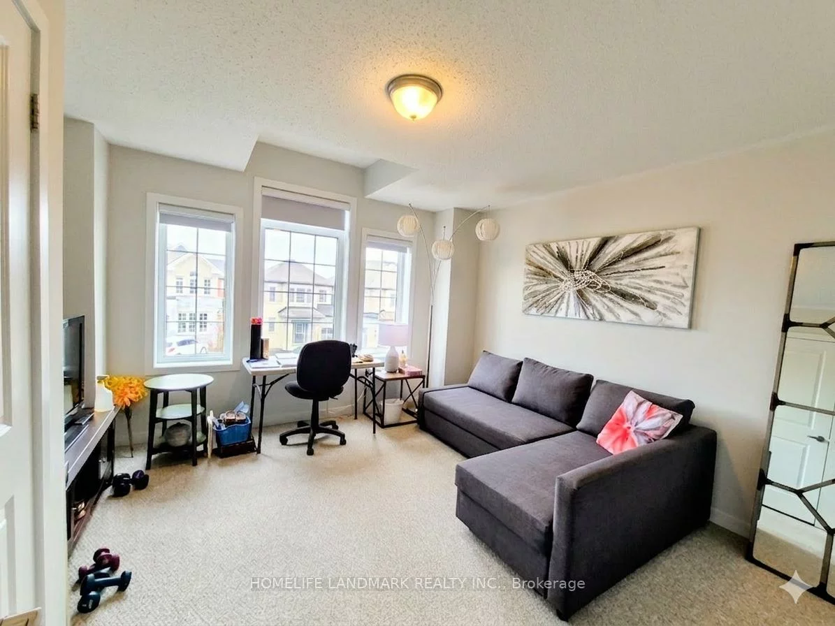 61, Mondial, Queensville, East Gwillimbury