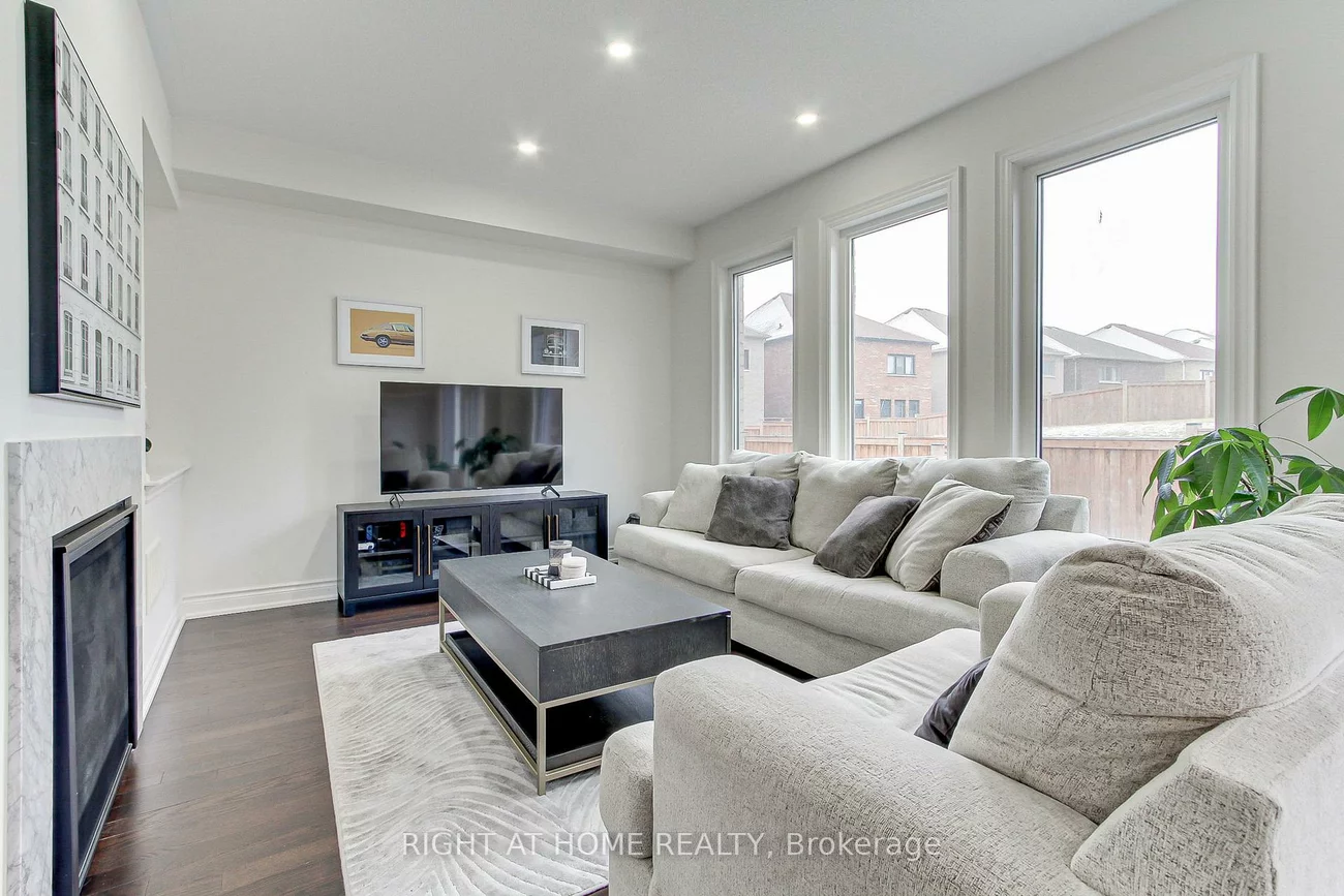 29, Pear Blossom, Holland Landing, East Gwillimbury