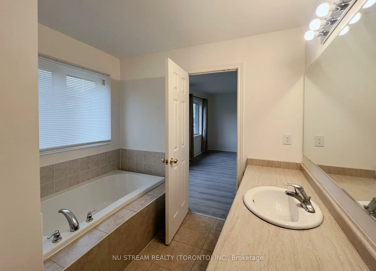 37, Kavanagh, Sharon, East Gwillimbury