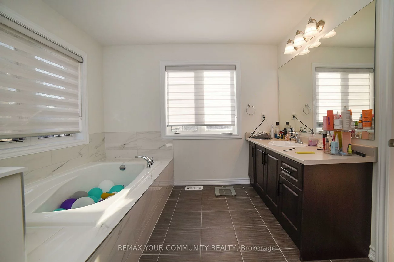 12, Viola, Sharon, East Gwillimbury