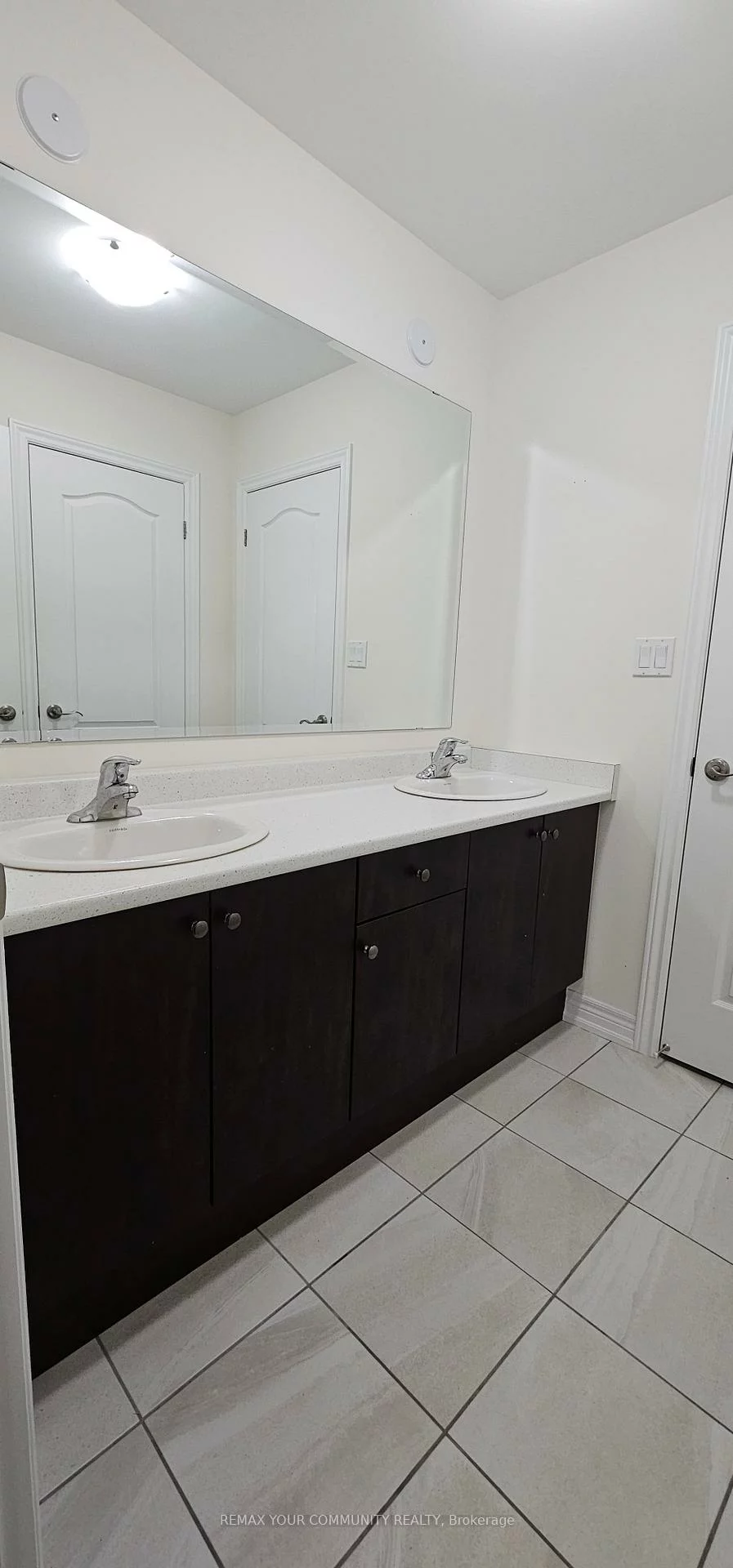 15, John Smith, Holland Landing, East Gwillimbury