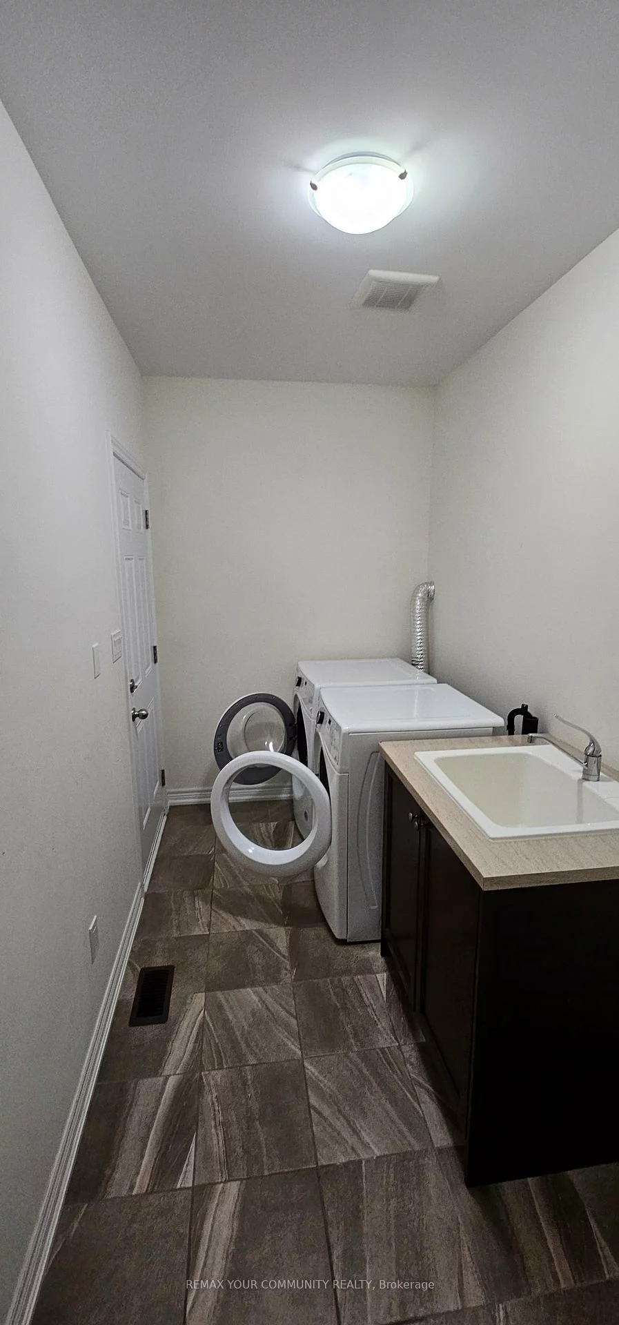 15, John Smith, Holland Landing, East Gwillimbury
