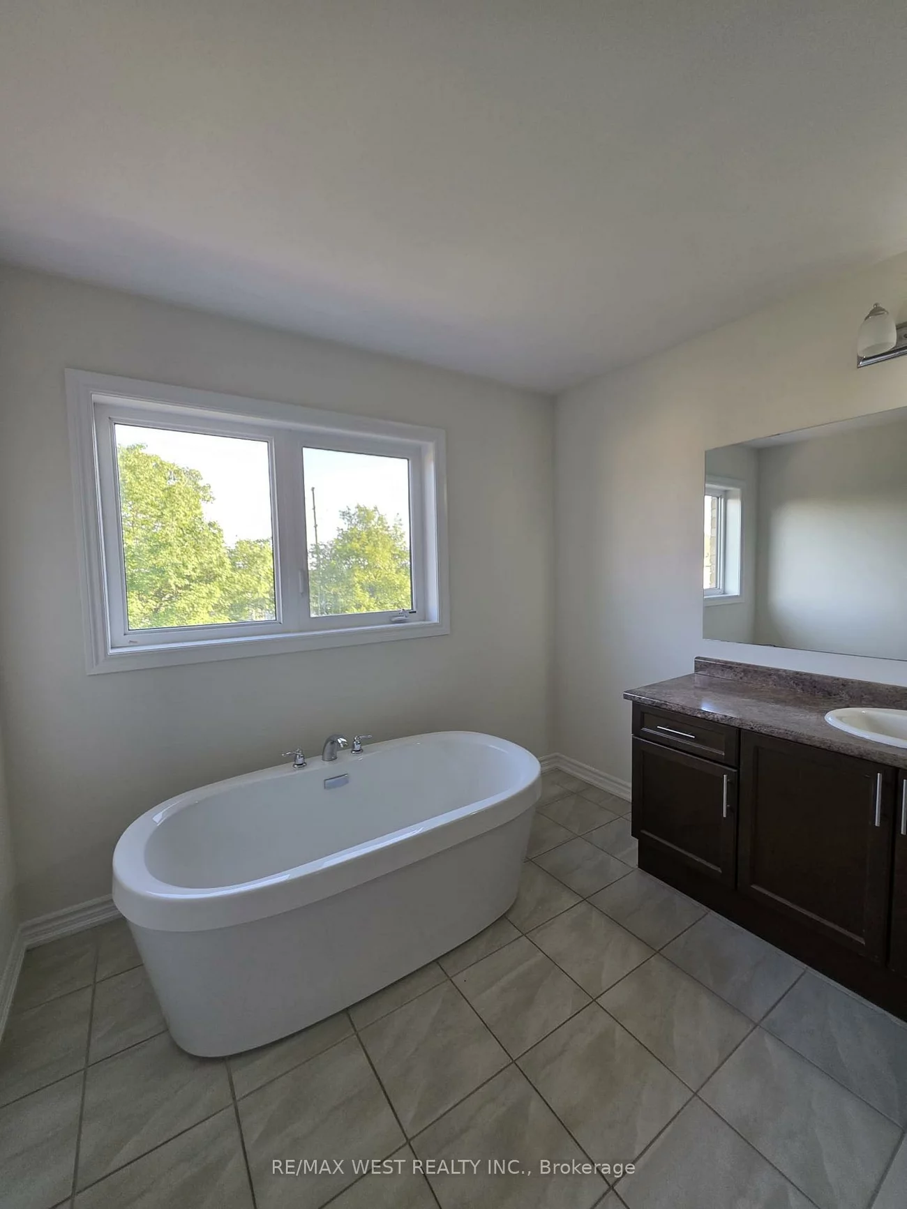 11, Chessington, Queensville, East Gwillimbury