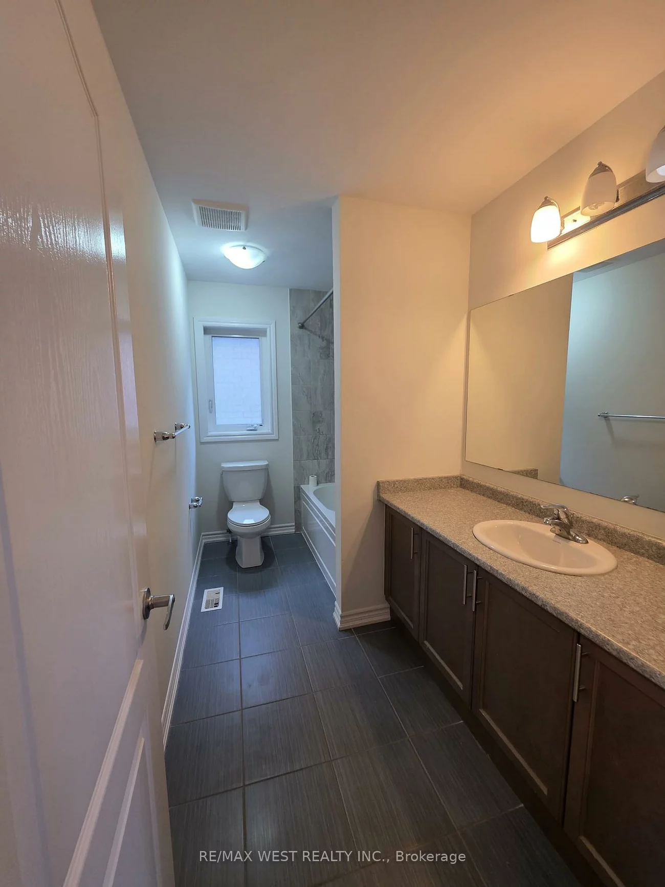 11, Chessington, Queensville, East Gwillimbury