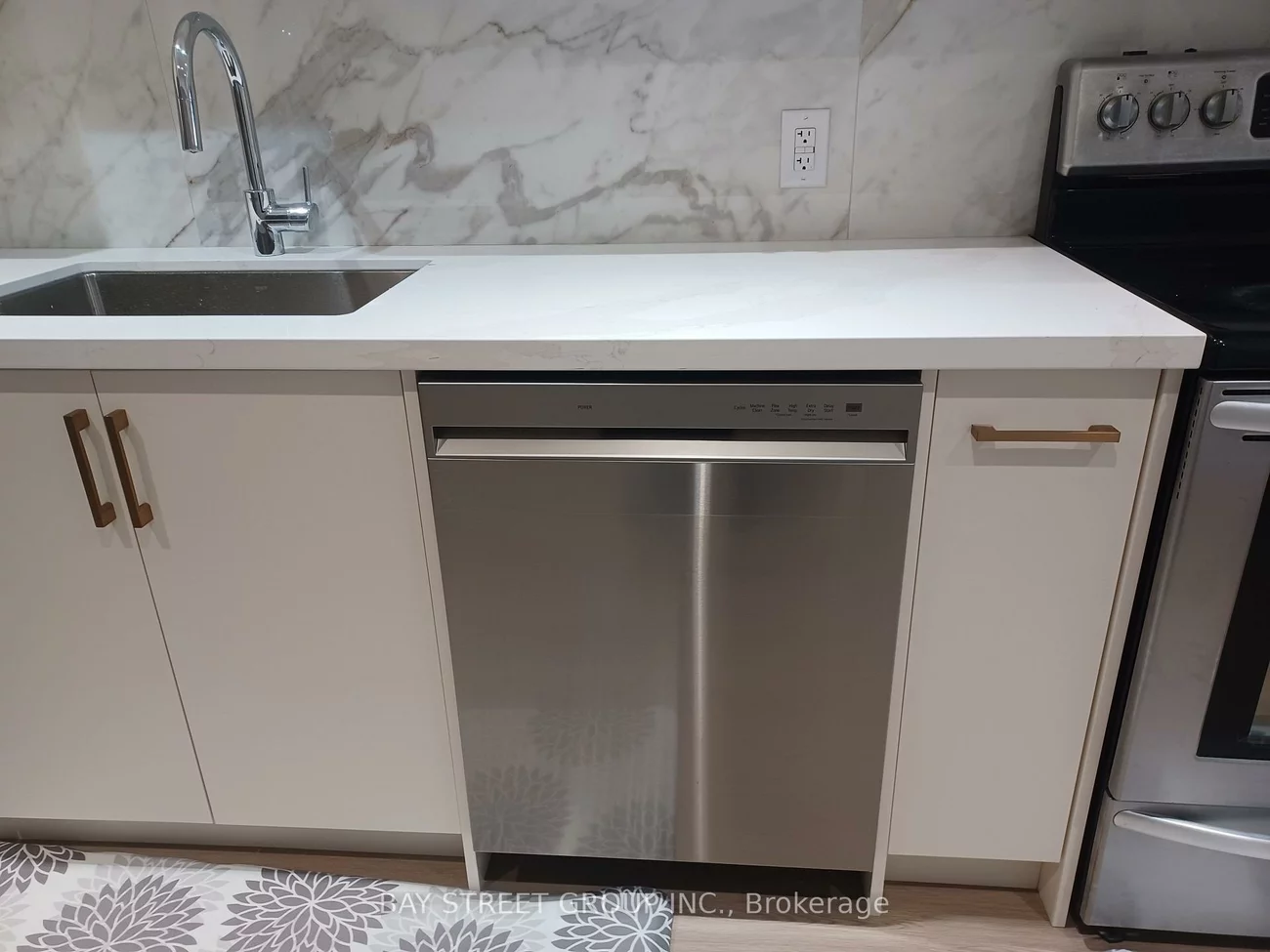 22, Deer Pass, Sharon, East Gwillimbury