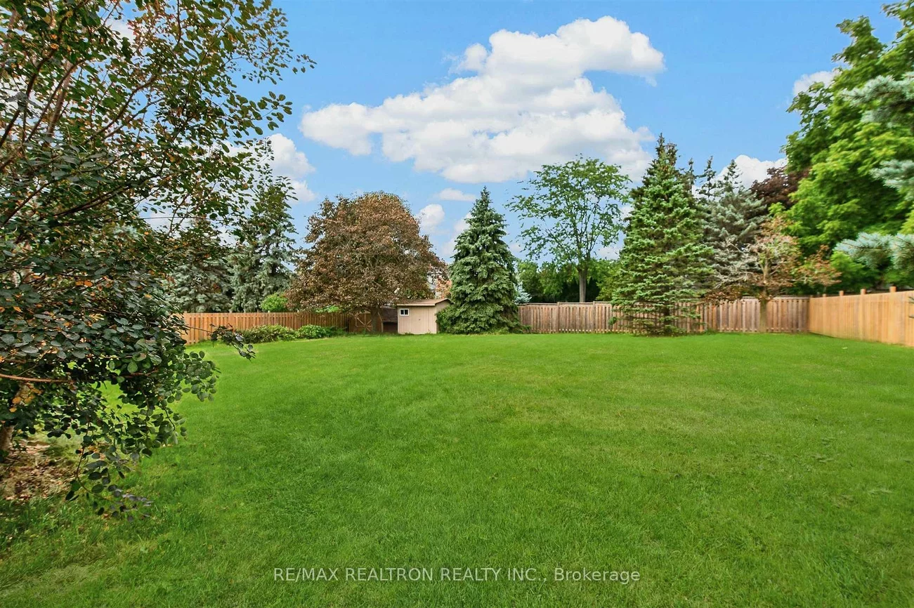 20, Arthur Hall, Sharon, East Gwillimbury