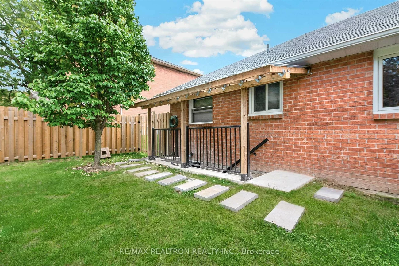 20, Arthur Hall, Sharon, East Gwillimbury