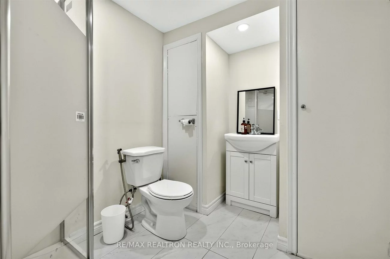 20, Arthur Hall, Sharon, East Gwillimbury