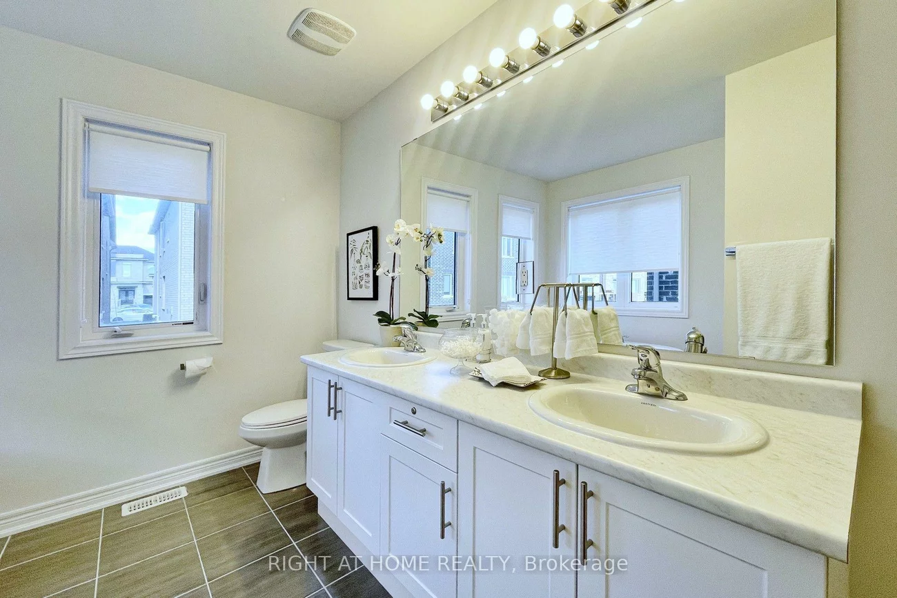60, Falconridge, Sharon, East Gwillimbury