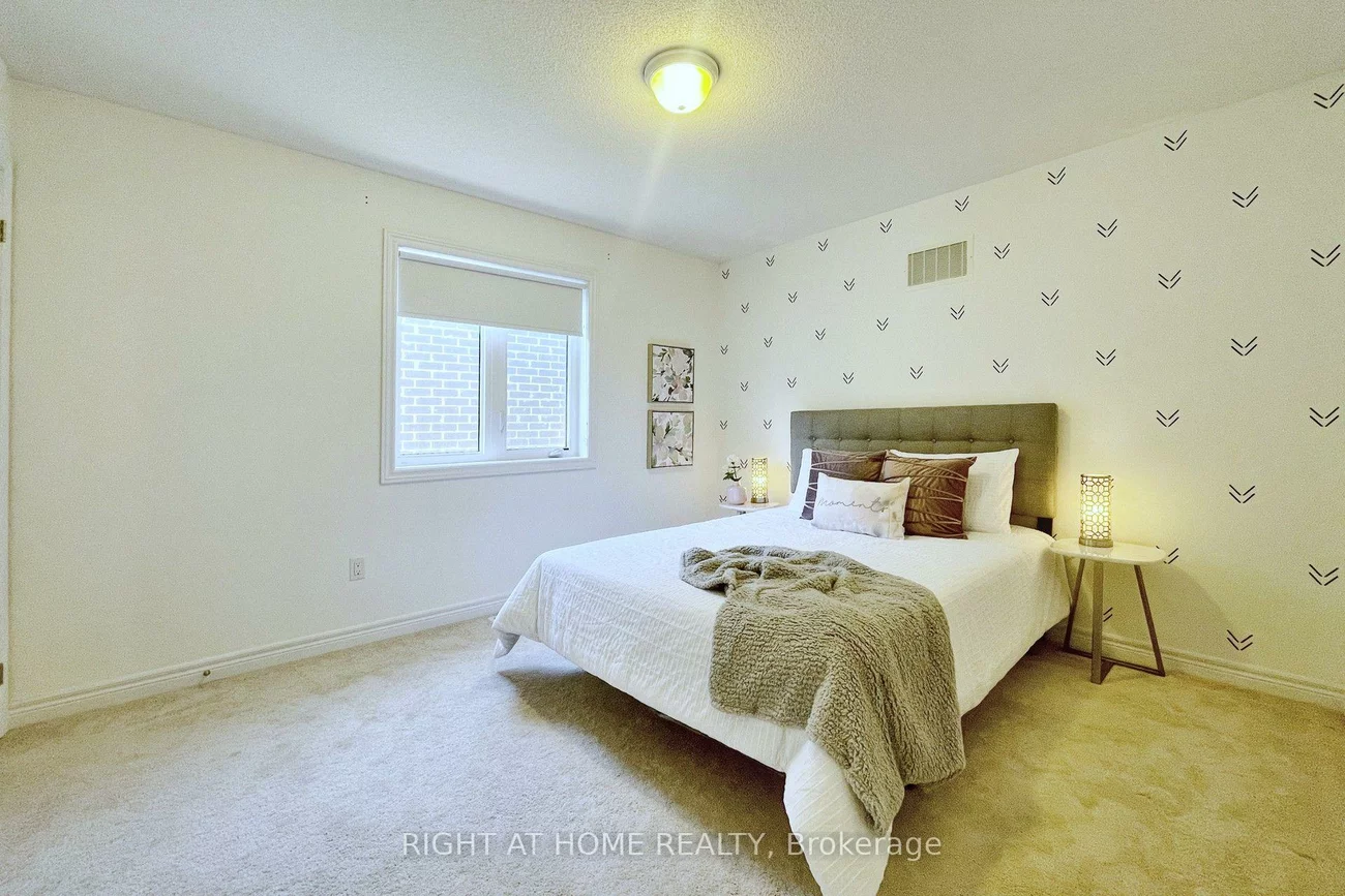 60, Falconridge, Sharon, East Gwillimbury