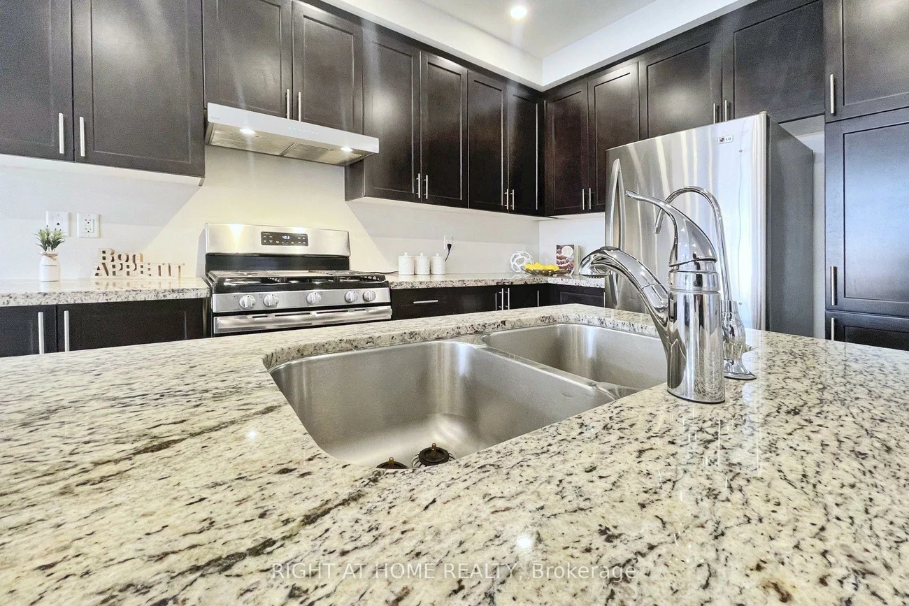 60, Falconridge, Sharon, East Gwillimbury