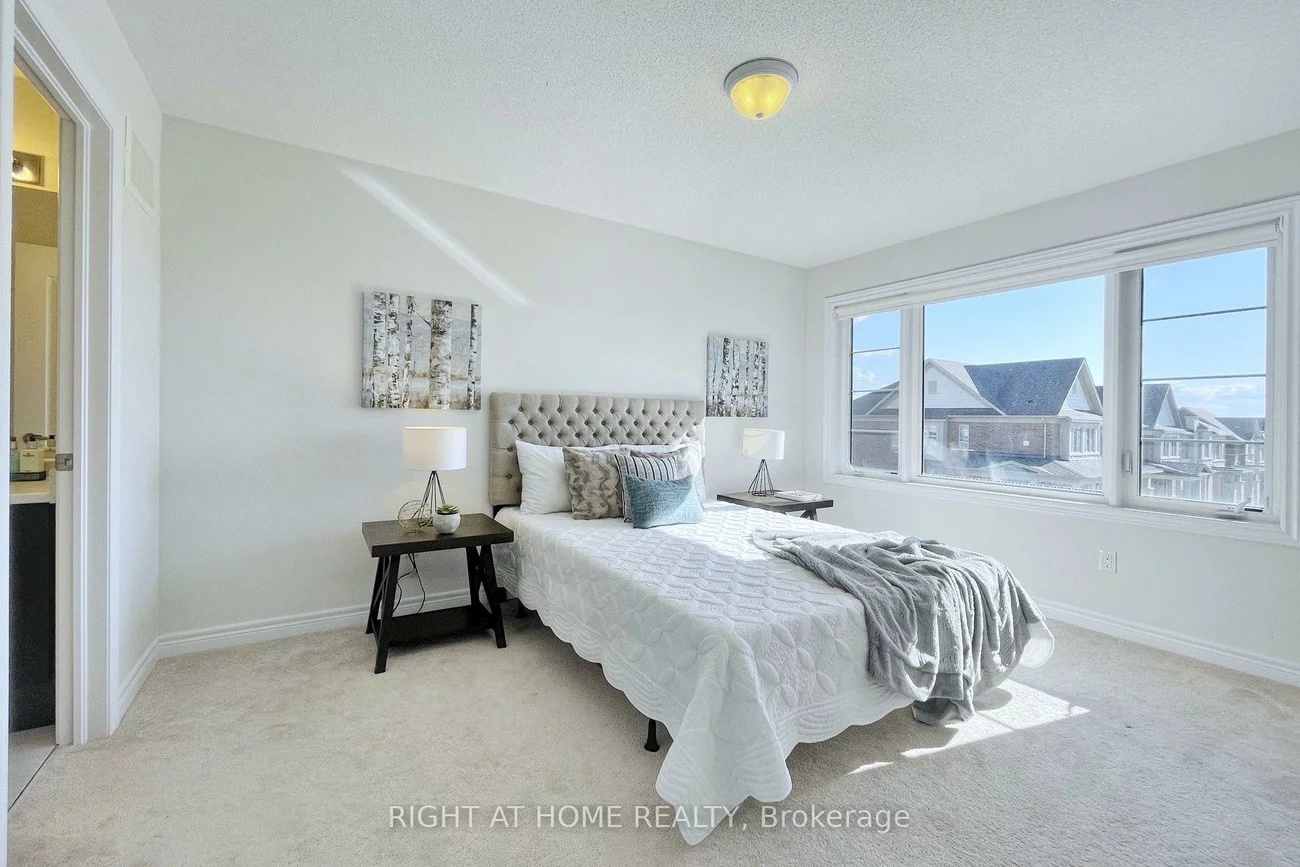60, Falconridge, Sharon, East Gwillimbury