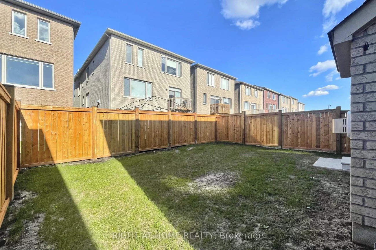 60, Falconridge, Sharon, East Gwillimbury
