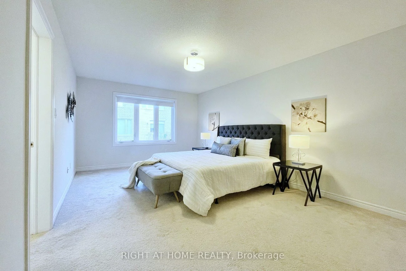 60, Falconridge, Sharon, East Gwillimbury